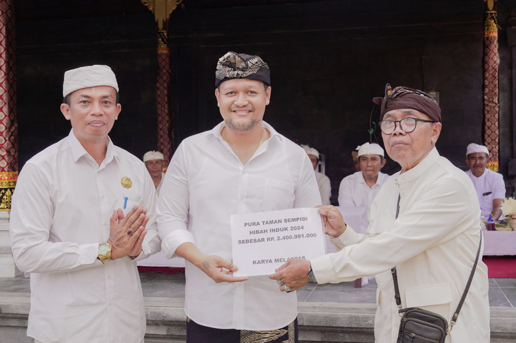 Tanda Tangani Prasasti Pura Taman Sempidi, Wabup Bagus Alit Sucipta Nodya Karya Melaspas Pura Taman Sempidi